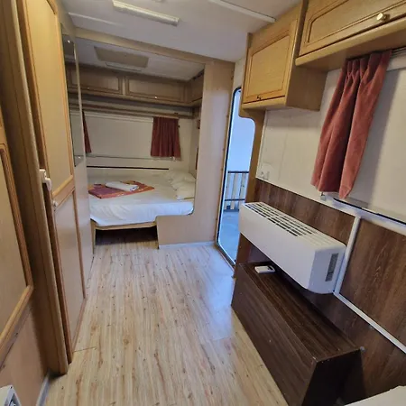 Camp & Sports Pri Popa Кемпинг *