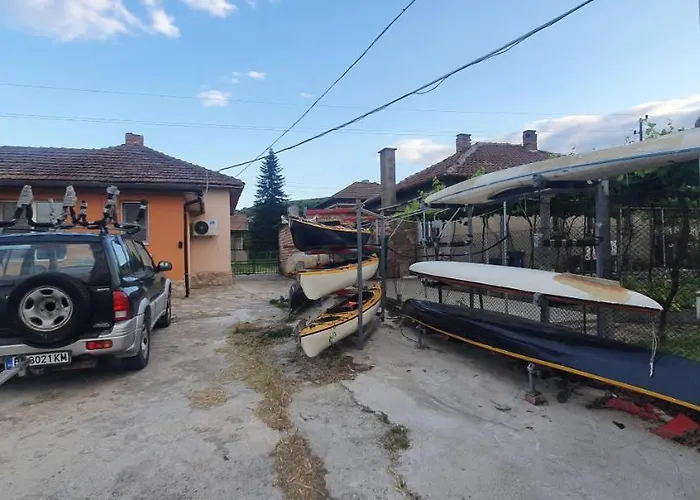 Camp & Sports Pri Popa Къмпинг Vardim